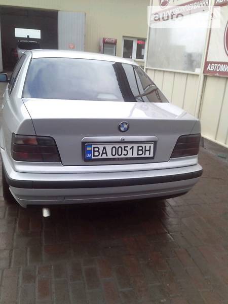 BMW 318 1995  випуску Кропивницький з двигуном 1.9 л газ седан механіка за 4800 долл. 