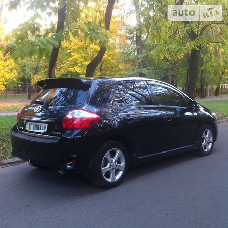 Toyota Auris 2011  випуску Дніпро з двигуном 1.6 л бензин хэтчбек автомат за 12900 долл. 