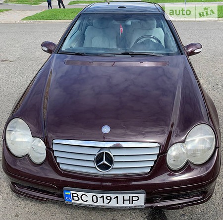 Mercedes-Benz C 230 2003  випуску Львів з двигуном 1.8 л газ купе автомат за 6500 долл. 