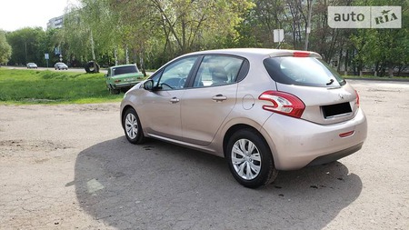 Peugeot 208 2013  випуску Суми з двигуном 1.2 л бензин хэтчбек автомат за 5599 долл. 
