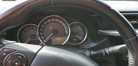 Toyota Corolla 2014  випуску Луганськ з двигуном 1.6 л бензин седан автомат за 14600 долл. 