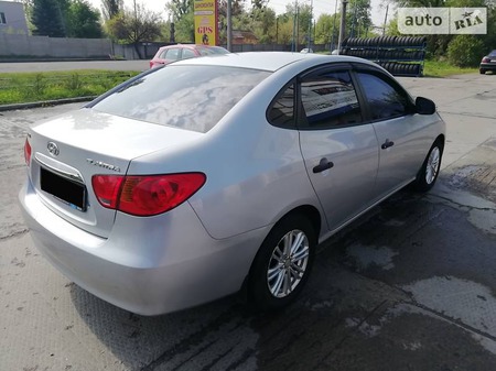 Hyundai Elantra 2010  випуску Харків з двигуном 1.6 л газ седан механіка за 8700 долл. 