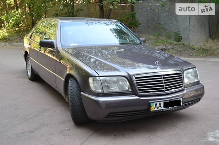 Mercedes-Benz S 420 1993  випуску Київ з двигуном 4.2 л газ седан автомат за 5200 долл. 