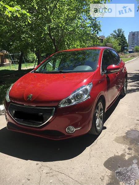 Peugeot 208 2013  випуску Донецьк з двигуном 1.6 л бензин хэтчбек автомат за 11000 долл. 