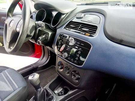 Fiat Punto 2010  випуску Київ з двигуном 1.3 л дизель хэтчбек механіка за 5900 долл. 
