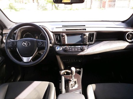 Toyota RAV 4 2018  випуску Донецьк з двигуном 2.5 л гібрид позашляховик автомат за 35500 долл. 