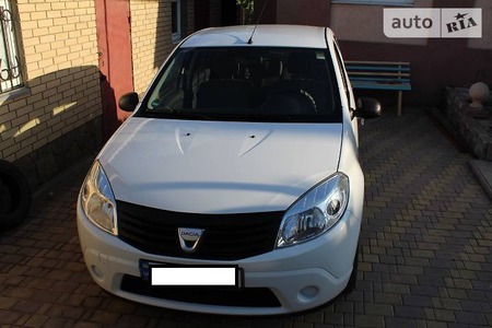 Dacia Sandero 2009  випуску Донецьк з двигуном 1.4 л бензин хэтчбек механіка за 5450 долл. 