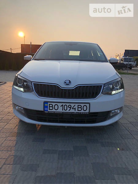 Skoda Fabia 2015  випуску Тернопіль з двигуном 1.4 л дизель хэтчбек автомат за 10900 долл. 