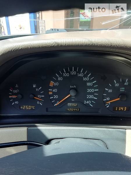 Mercedes-Benz E 230 1995  випуску Хмельницький з двигуном 2.3 л газ седан автомат за 4300 долл. 