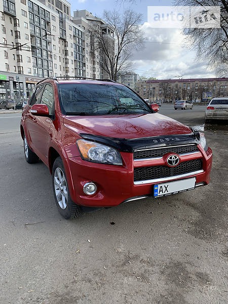 Toyota RAV 4 2012  випуску Харків з двигуном 2.4 л бензин позашляховик автомат за 14800 долл. 