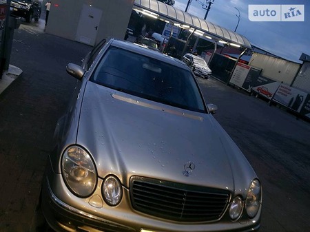 Mercedes-Benz E 200 2005  випуску Київ з двигуном 0 л газ седан автомат за 10300 долл. 
