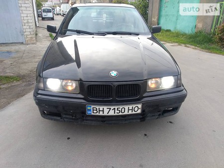 BMW 316 1992  випуску Одеса з двигуном 1.6 л газ седан механіка за 3000 долл. 