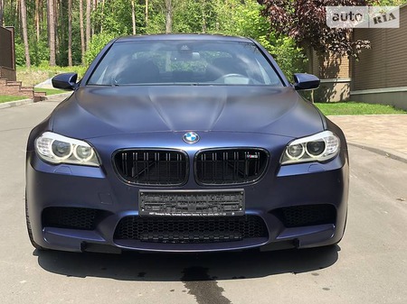 BMW M5 2013  випуску Київ з двигуном 4.4 л бензин седан автомат за 63500 долл. 