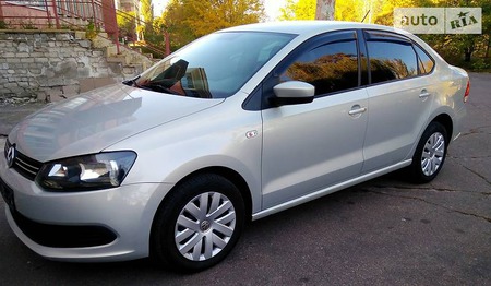 Volkswagen Polo 2013  випуску Луганськ з двигуном 1.6 л бензин седан механіка за 9000 долл. 