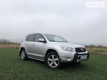 Toyota RAV 4 2006  випуску Харків з двигуном 2 л бензин позашляховик автомат за 11700 долл. 