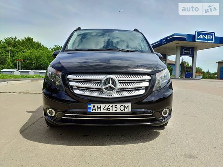 Mercedes-Benz Vito 2016  випуску Житомир з двигуном 2.2 л дизель мінівен автомат за 33350 долл. 