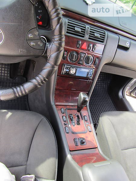 Mercedes-Benz E 270 2001  випуску Вінниця з двигуном 2.7 л дизель седан автомат за 7600 долл. 