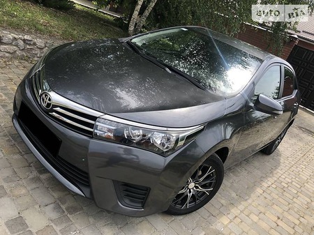 Toyota Corolla 2013  випуску Харків з двигуном 1.3 л бензин седан механіка за 12600 долл. 