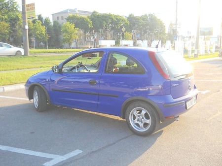 Opel Corsa 2005  випуску Харків з двигуном 1 л бензин хэтчбек механіка за 4000 долл. 