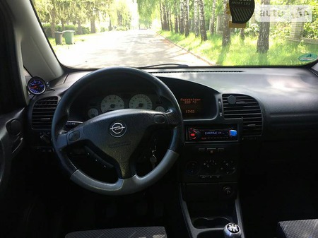 Opel Zafira Tourer 2002  випуску Чернівці з двигуном 2 л бензин мінівен механіка за 6800 долл. 