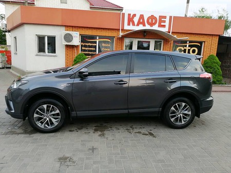 Toyota RAV 4 2016  випуску Кропивницький з двигуном 0 л гібрид позашляховик автомат за 26500 долл. 