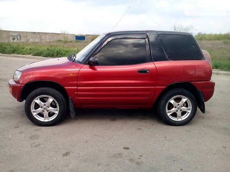 Toyota RAV 4 1998  випуску Запоріжжя з двигуном 2 л газ позашляховик механіка за 5600 долл. 