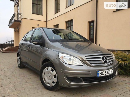 Mercedes-Benz B 150 2006  випуску Львів з двигуном 1.5 л газ хэтчбек механіка за 8400 долл. 