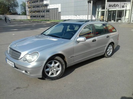 Mercedes-Benz C 200 2001  випуску Дніпро з двигуном 2 л бензин універсал механіка за 6300 долл. 
