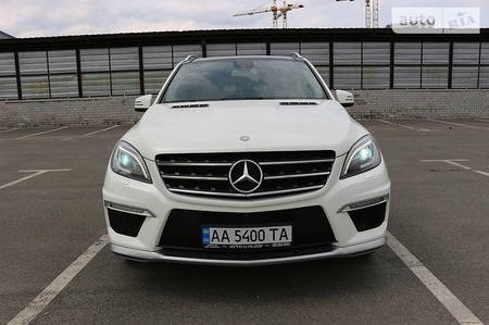 Mercedes-Benz ML 400 2015  випуску Київ з двигуном 3 л бензин позашляховик автомат за 42000 долл. 