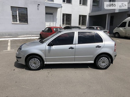 Skoda Fabia 2006  випуску Харків з двигуном 0 л бензин хэтчбек механіка за 4300 долл. 