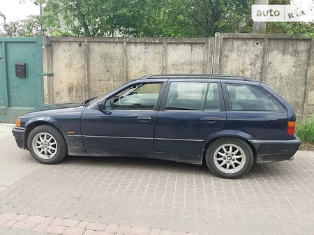 BMW 318 1998  випуску Львів з двигуном 1.6 л бензин універсал механіка за 4500 долл. 
