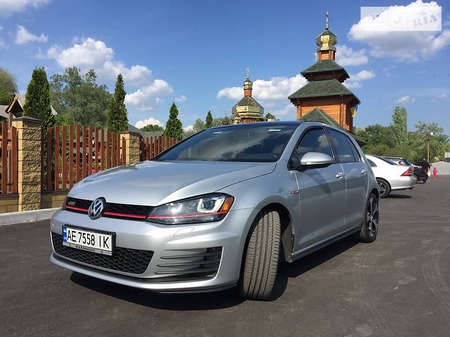 Volkswagen Golf GTI 2016  випуску Дніпро з двигуном 2 л бензин хэтчбек автомат за 24700 долл. 