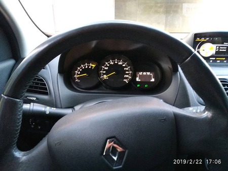 Renault Fluence 2011  випуску Кропивницький з двигуном 1.6 л бензин седан механіка за 8700 долл. 