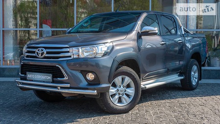 Toyota Hilux 2015  випуску Дніпро з двигуном 2.4 л дизель пікап механіка за 811500 грн. 