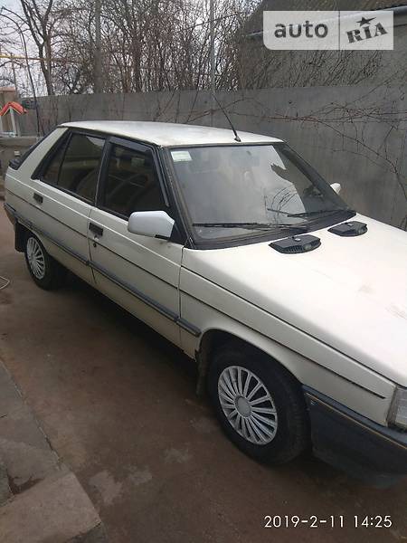 Renault 11 1987  випуску Одеса з двигуном 1.4 л газ хэтчбек механіка за 1400 долл. 