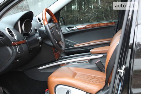 Mercedes-Benz ML 550 2008  випуску Київ з двигуном 0 л бензин позашляховик автомат за 17999 долл. 
