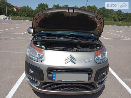 Citroen C3 Picasso 2011  випуску Львів з двигуном 1.4 л бензин мінівен механіка за 8800 долл. 