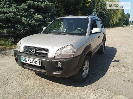 Hyundai Tucson 2006  випуску Дніпро з двигуном 2 л бензин позашляховик механіка за 8100 долл. 