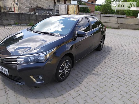 Toyota Corolla 2016  випуску Чернівці з двигуном 1.6 л газ седан автомат за 14500 долл. 