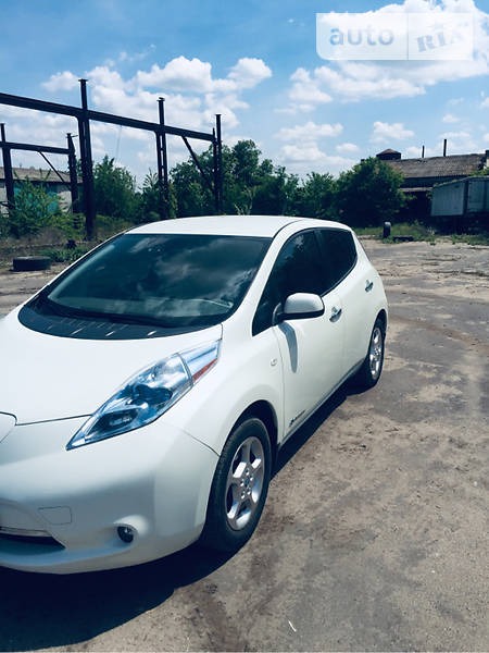 Nissan Leaf 2012  випуску Херсон з двигуном 0 л електро хэтчбек автомат за 10700 долл. 