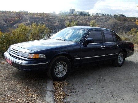 Ford Crown Victoria 1995  випуску Запоріжжя з двигуном 4.6 л бензин седан автомат за 10000 долл. 