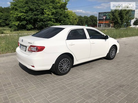 Toyota Corolla 2011  випуску Дніпро з двигуном 1.3 л газ седан механіка за 9400 долл. 