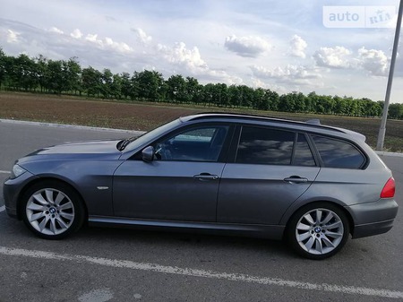 BMW 318 2010  випуску Дніпро з двигуном 2 л дизель універсал автомат за 11900 долл. 