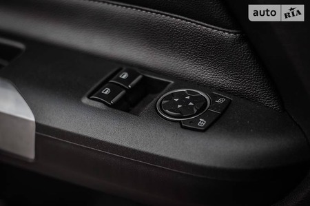 Ford Mustang 2017  випуску Одеса з двигуном 2.3 л бензин купе автомат за 27999 долл. 
