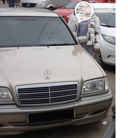 Mercedes-Benz C 180 1999  випуску Дніпро з двигуном 1.8 л бензин седан автомат за 5500 долл. 