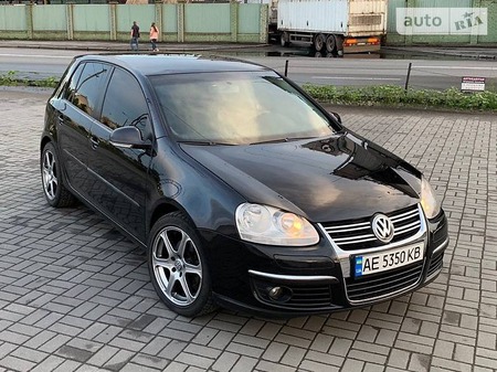 Volkswagen Golf 2005  випуску Дніпро з двигуном 2 л дизель хэтчбек механіка за 7100 долл. 