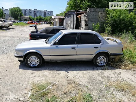 BMW 116 1985  випуску Запоріжжя з двигуном 1.6 л газ седан механіка за 1800 долл. 
