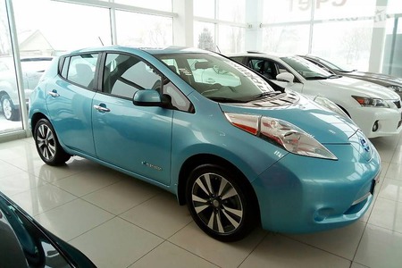 Nissan Leaf 2015  випуску Херсон з двигуном 0 л електро хэтчбек автомат за 16300 долл. 