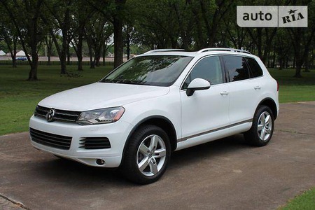 Volkswagen Touareg 2014  випуску Київ з двигуном 3 л дизель позашляховик автомат за 22700 долл. 