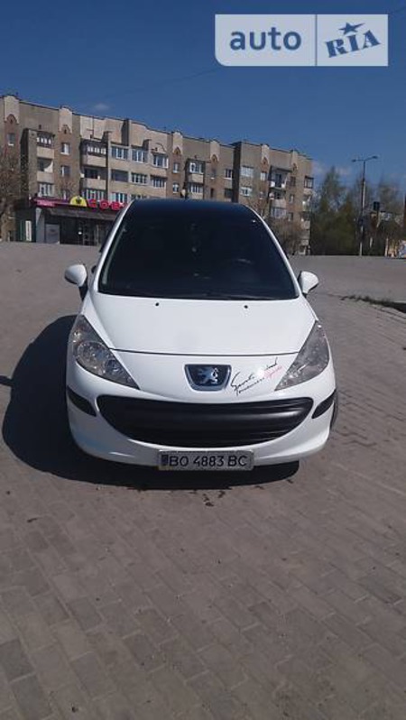 Peugeot 207 2008  випуску Крим з двигуном 1.4 л бензин хэтчбек механіка за 3000 долл. 